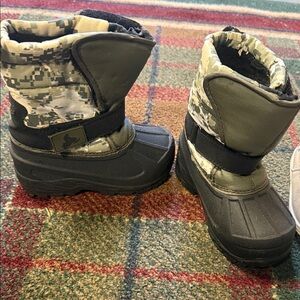 Kids' Camouflage Winter Boots